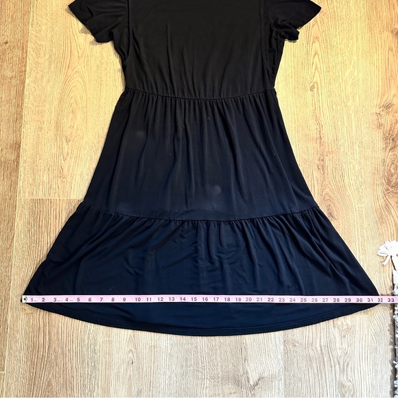 Women’s Maternity Nursing Black Short Sleeve Crewneck Dress in Size Medium - Picture 12 of 12